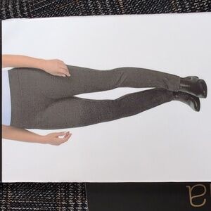 🤎Sz 10: Dalia Pull-on Ponte Pants | Grey
Brown Plaid